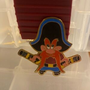 Vintage 1979 Warner Yosemite Sam Pin Collectable